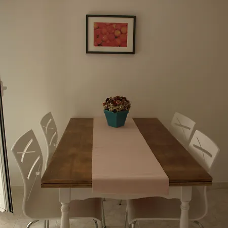 Issa * マカルスカ