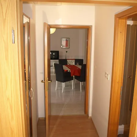 Issa マカルスカ