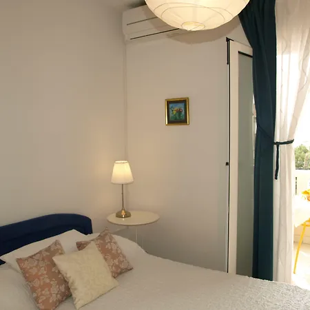 Issa * マカルスカ