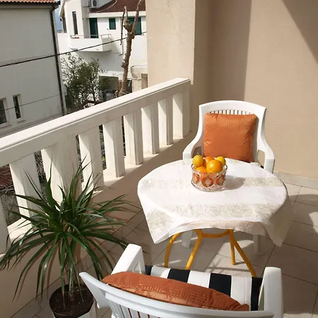 Issa マカルスカ