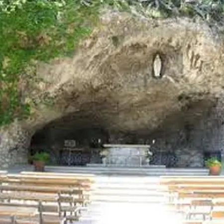 アパート Issa マカルスカ