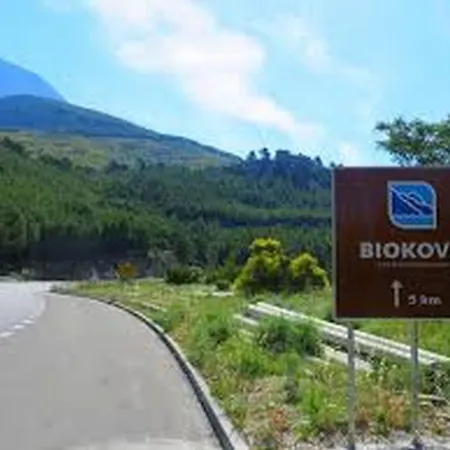 Issa マカルスカ