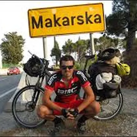 アパート Issa マカルスカ