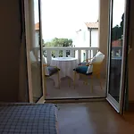 Issa * Макарска
