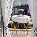 Issa Apartament *