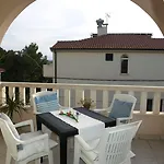 Apartament Issa *