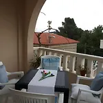 Apartament Issa *