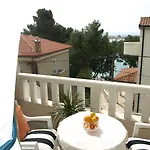 Issa Apartament *
