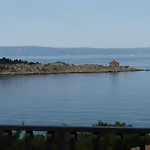 Apartament Issa *
